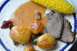 Marineret okseculotte i stegeso med tilbehør