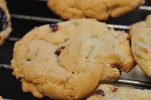 Cookies med hvid chokolade og tranebær