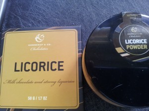 Lakridschokolade og lakridspulver fra Konnerup og Co Lakridssmåkager med chokolade og nødder