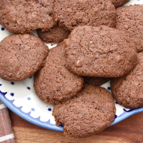 Chocolate chip cookies med kakao og creme fraiche