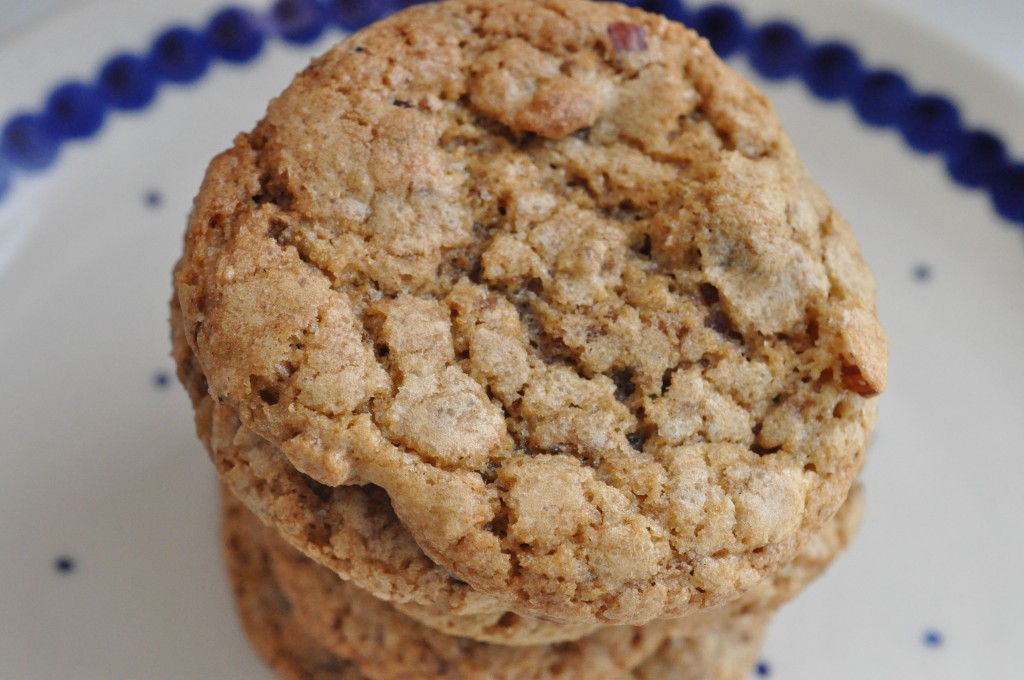 Lakridssmåkager med chokolade og nødder