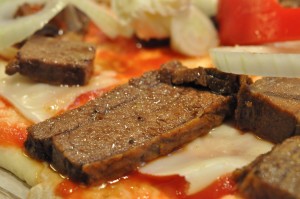 DSC_7816 • nogetiovnenstaging.com Pizza med kebab - hjemmelavet kebab pizza