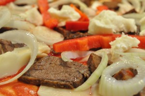 DSC_7818 • nogetiovnenstaging.com Pizza med kebab - hjemmelavet kebab pizza