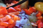 Varm kartoffelsalat med rødløg & peberfrugt