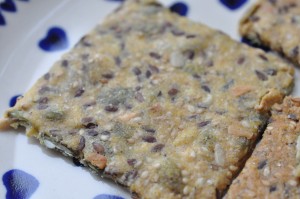 Knækbrød med majsgryn og kerner - opskrift