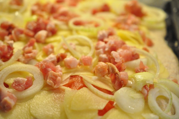 Kartoffelbrød med bacon, løg og tomat DSC_8973