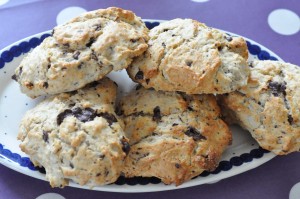 Scones med kærnemælk - opskrift på chokoladescones