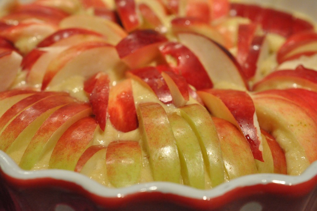 Æblekage med marcipan - nem æblemazarin