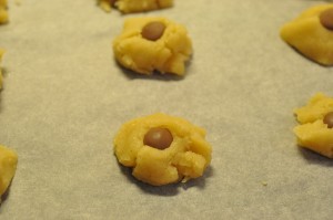 Småkager med mandelmel & chokoladeknapper 