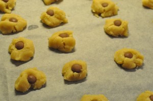 Småkager med mandelmel & chokoladeknapper 