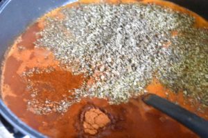 Tomatsuppe med fløde - nem spicy opskrift