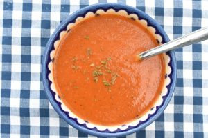 Tomatsuppe med fløde - nem spicy opskrift