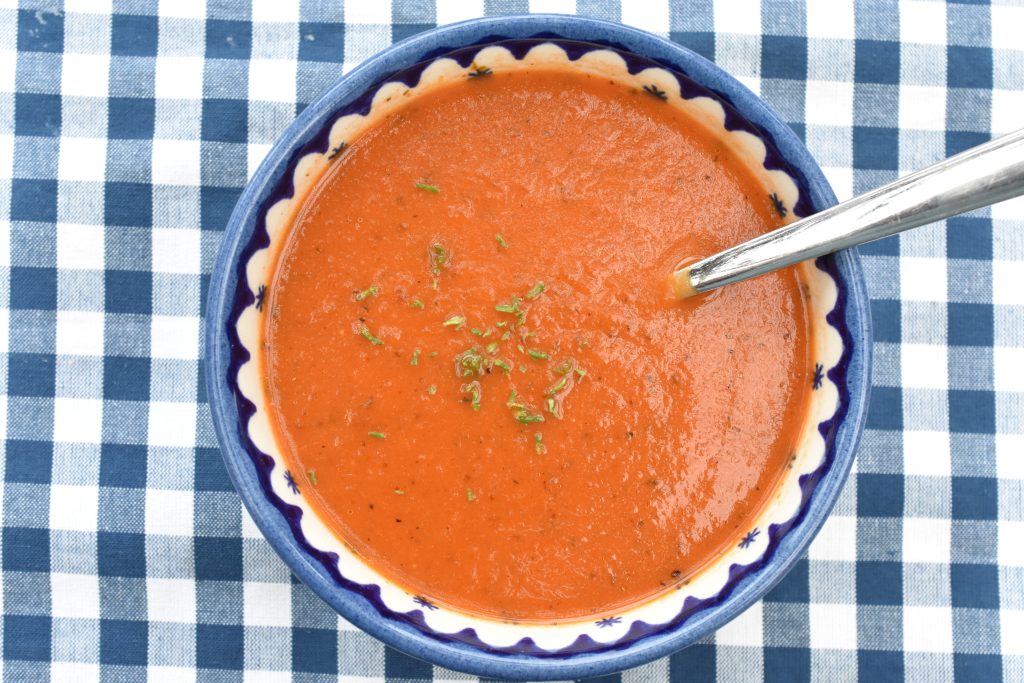 Tomatsuppe med fløde - nem spicy opskrift