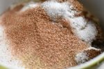 Æble pære crumble med hasselnødder - nem opskrift