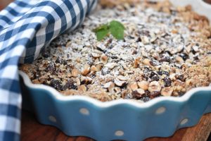 Æble pære crumble med hasselnødder - nem opskrift