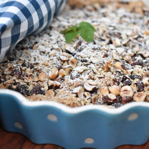 Æble pære crumble med hasselnødder - nem opskrift