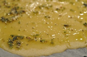 Pizzadej uden æltning - lækre pizzaer med pepperoni, skinke og cocktailpølser