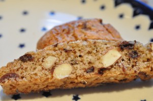 Italienske småkager med mandler, chokolade og kirsebær