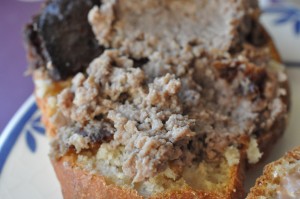 Bolle med varm leverpostej Boller og brød med tykmælk - uden æltning