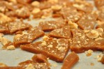 DSC_0277 • nogetiovnenstaging.com Karamelbrud hård karamel med nødder opskrift