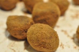 Marcipankugler med lakrids - af lakridsmarcipan