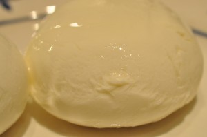 Pitabrøds pizza med skinke og mozzarella ost