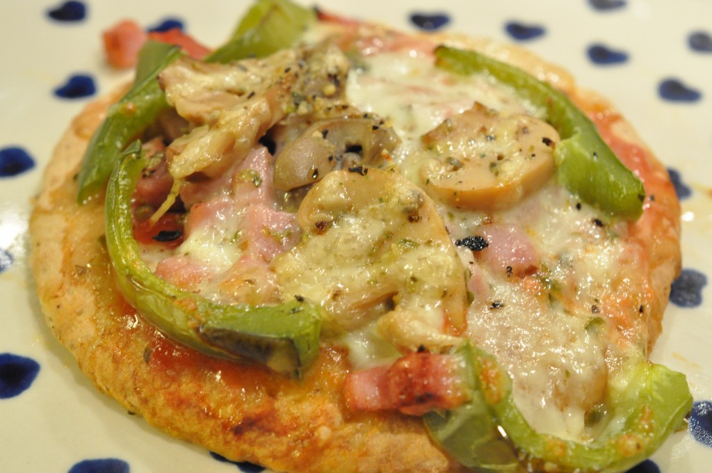 Pizza på pitabrød - med skinke og mozzarella