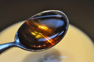 Fudge med kondenseret mælk & salte peanuts