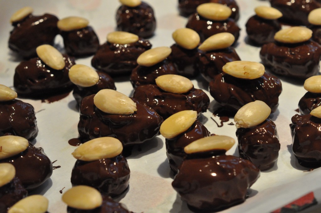 Dadler med marcipan - opskrift på dadelkonfekt