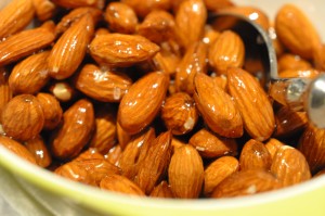 Ristede snack mandler med salt og krydderi