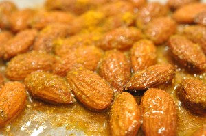 Ristede mandler i ovn med salt og krydderi