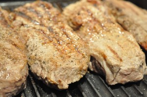 Højrebsbøffer med tilbehør - lækre opskrifter