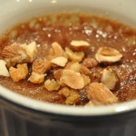 Creme brulee med chokolade og mandelknas