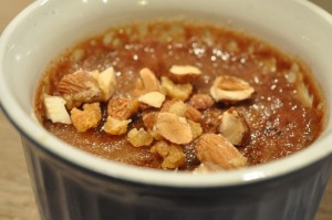 Creme brulee med chokolade og mandelknas