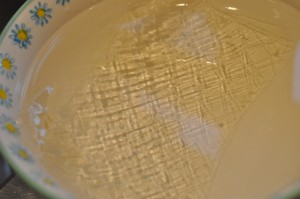 Ymerfromage med hvid chokolade & mandler