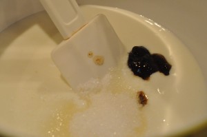 Ymerfromage med hvid chokolade & krokant