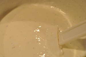 Ymerfromage med hvid chokolade & krokant