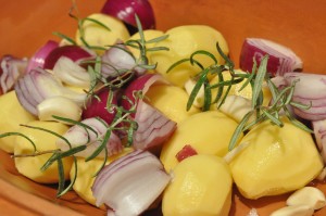 Kylling i Römertopf med hvidvin Coq au vin blanc i stegeso - kylling i hvidvin