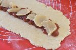Hjemmebagt kringle med marcipan og syltetøj - nem opskrift