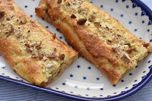 Hjemmebagt kringle med marcipan og syltetøj - nem opskrift