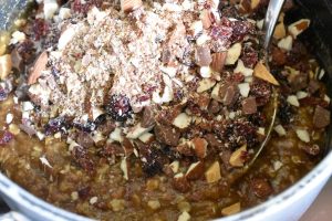 Grove cookies med tranebær og chokolade