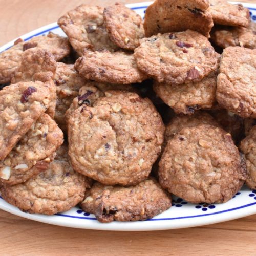 Grove cookies med tranebær og chokolade