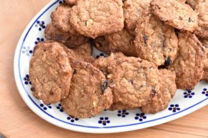 Grove cookies med tranebær og chokolade 