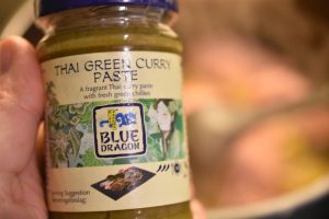 Karrygryde: svinekød i karry med æbler - nem