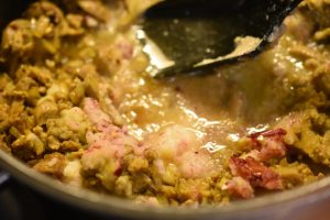 Karrygryde: svinekød i karry med æbler - nem