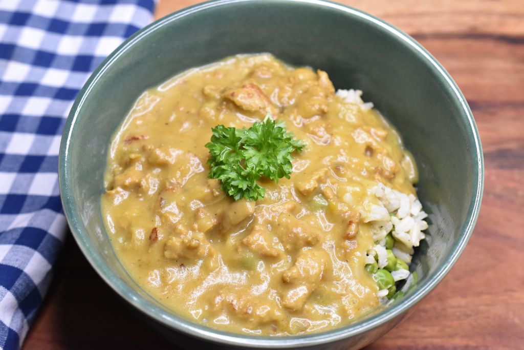 Karrygryde: svinekød i karry med æbler - opskrift