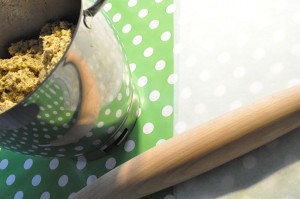 Knækbrød med sesam, ost og krydderier