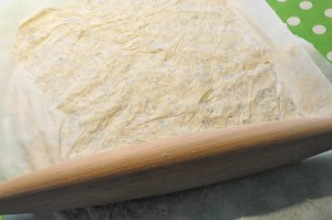 Knækbrød med sesam, ost og krydderier