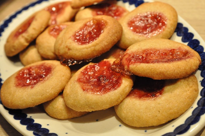 syltetøjskager syltetøj nemme småkager hurtige småkager hindbærsyltetøj Alfonskager Alfons Åberg småkager Alfons Åberg kager Bagenørdens syltetøjskager som dem Alfons Åberg kan li.