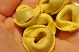 Tortellini ret med fløde og bacon - nem opskrift